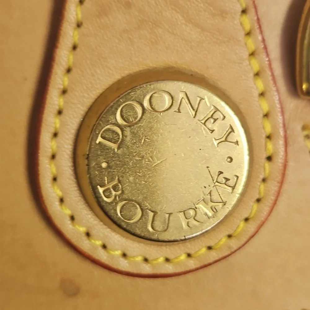 Dooney & Bourke shoulder handles 80s